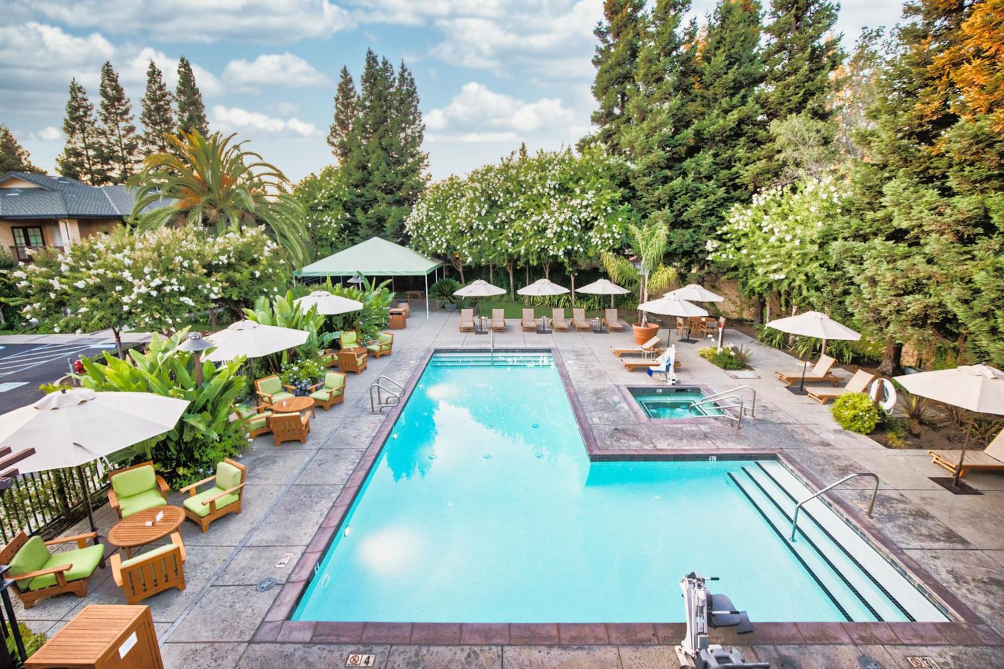 Appellation - Wine & Roses And Hotel