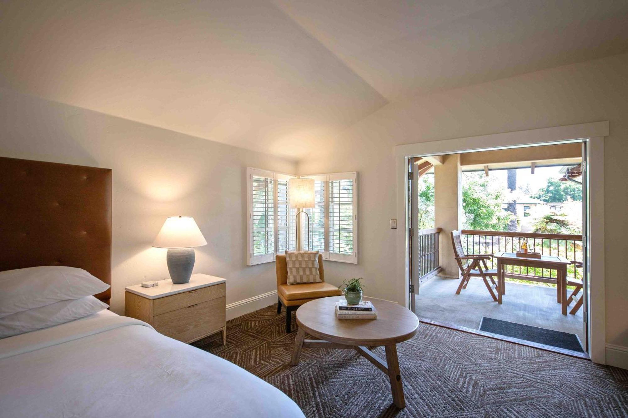 Appellation - Wine & Roses And Hotel