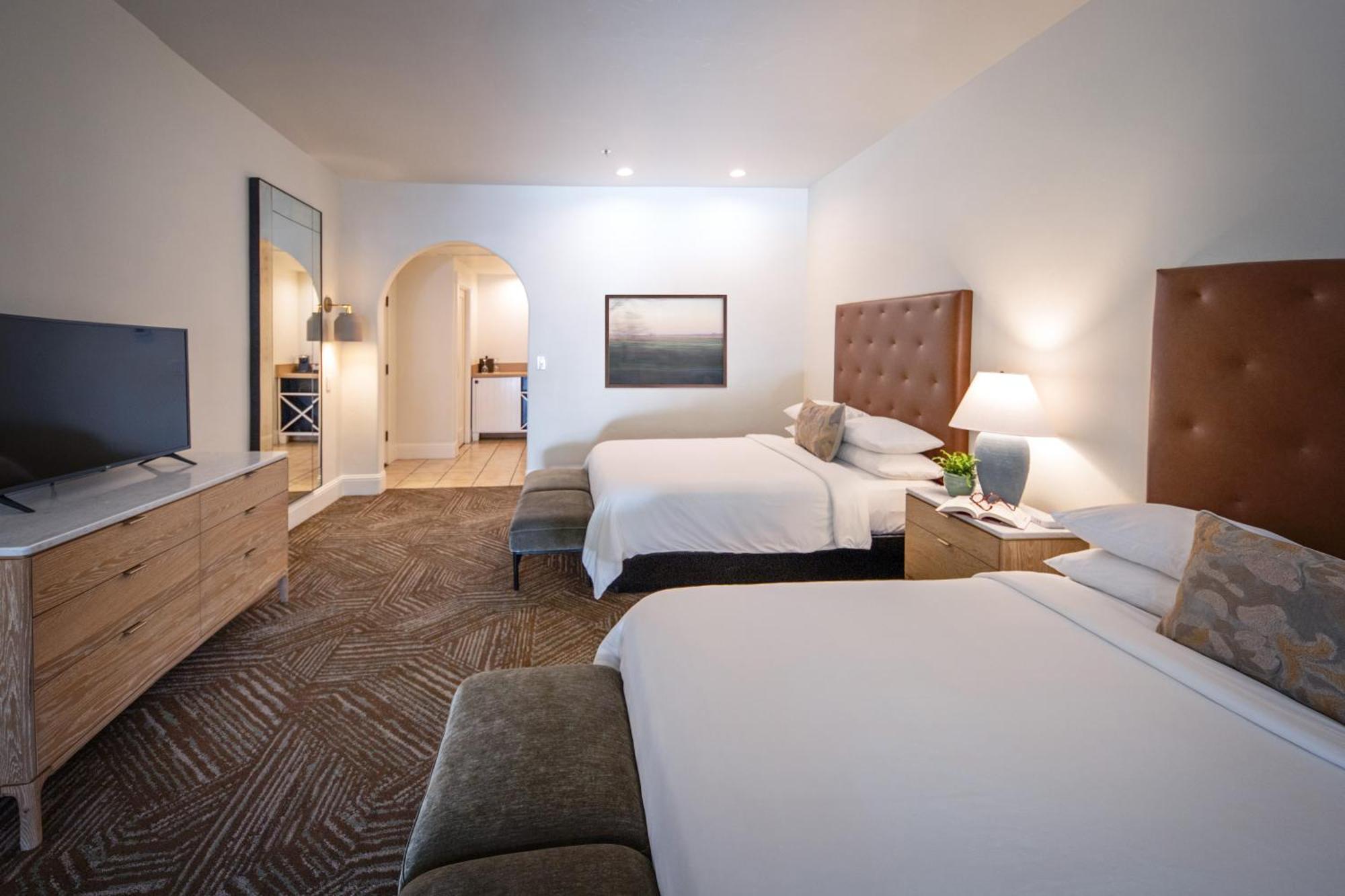 Appellation - Wine & Roses And Hotel