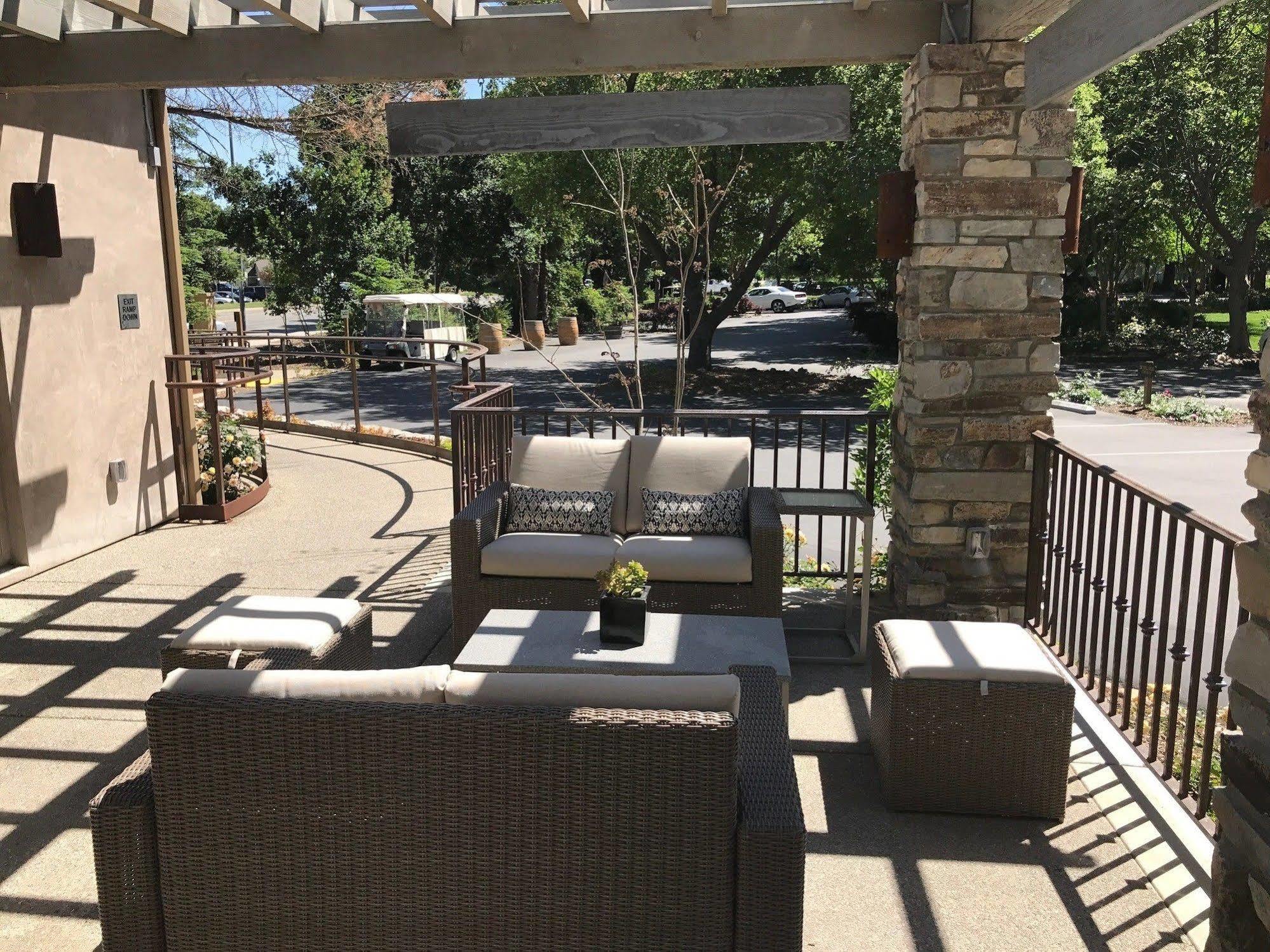 Hotel Appellation - Wine & Roses And